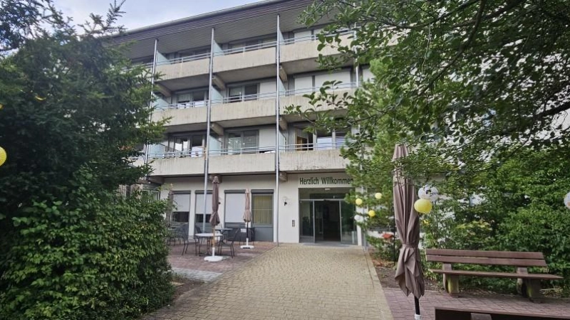 Ein Sondereinsatzkommando hat am Mittwochvormittag das Senioren- und Pflegeheim in der Wilhelm-Schaudig-Straße in Feuchtwangen durchsucht. (Foto: Wolfgang Grebenhof)