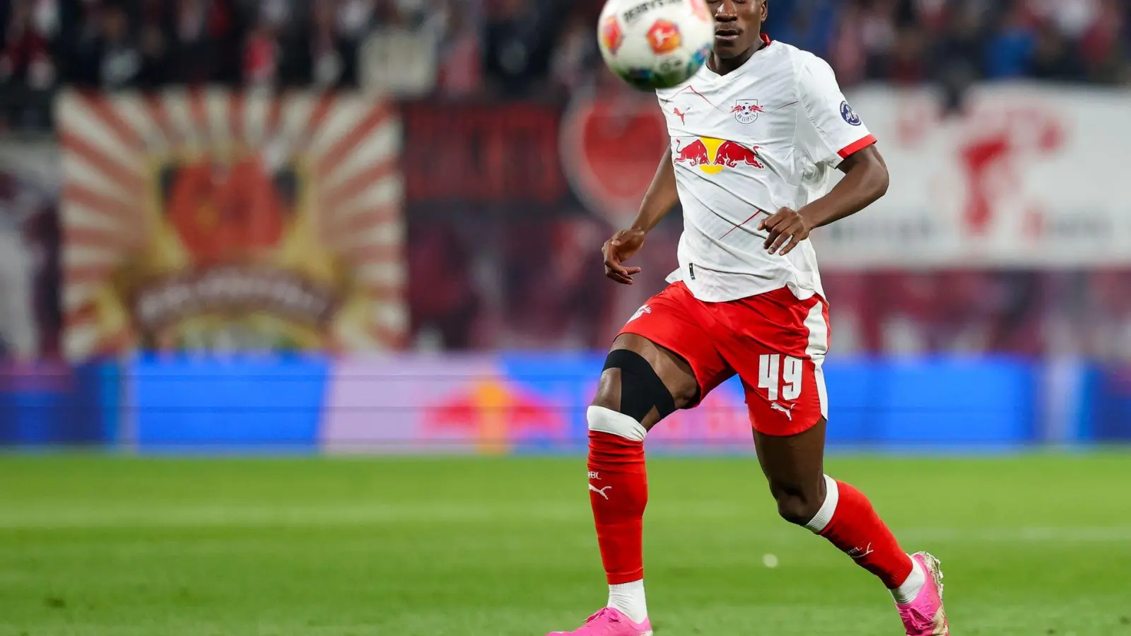 Yan Diomande gab nur eine kurze Stippvisite im Trainingslager von RB Leipzig. (Archivbild) (Foto: Jan Woitas/dpa)