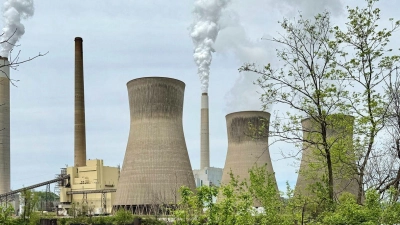Die USA heben Vorschriften zum Ausstoß klimaschädlicher Treibhausgasemissionen auf. (Archivbild) (Foto: John Raby/AP/dpa)