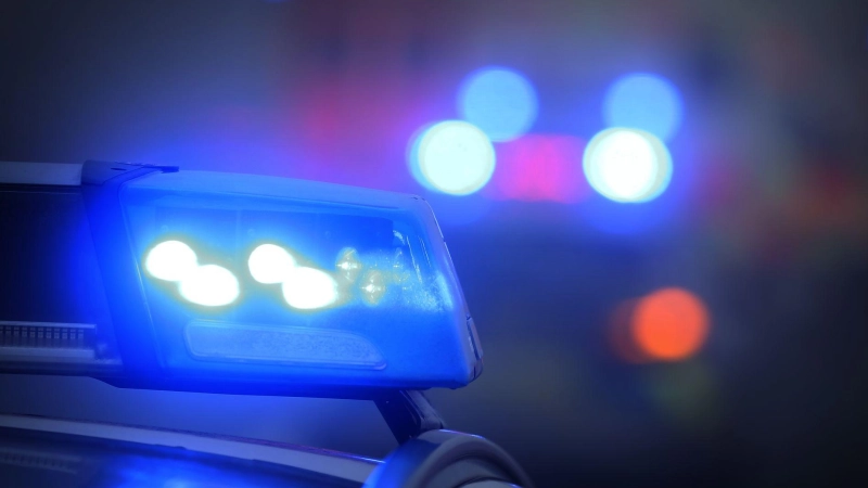 Ein 25-Jähriger lieferte sich am Donnerstag eine Verfolgungsjagd mit der Polizei. (Symbolbild: Karl-Josef Hildenbrand/dpa)