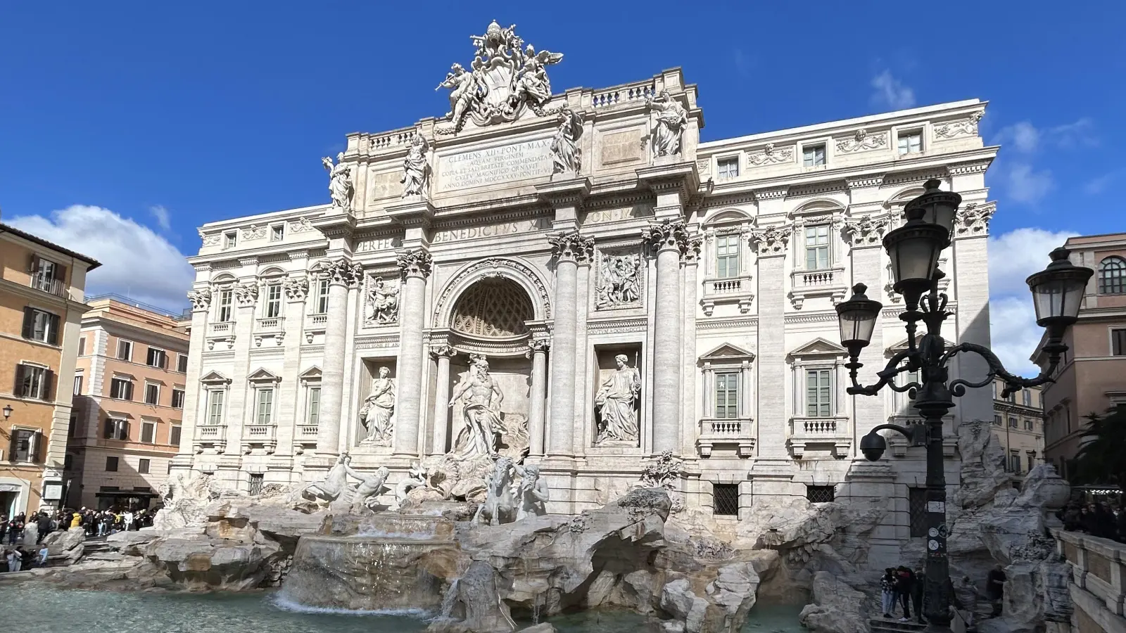 Die Fontana di Trevi gehört zu den beliebten Sehenswürdigkeiten Roms. Vor mehr als 60 Jahren stieg Anita Ekberg in den Barockbrunnen. (Foto: Ute Niephaus)