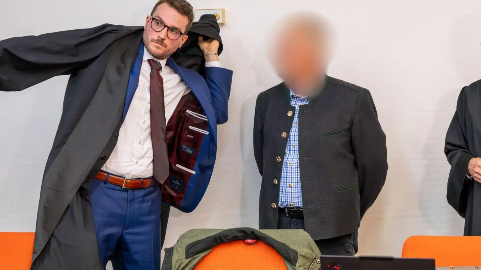 Angeklagt sind vor dem Landgericht München II zwei Bahnmitarbeiter unter anderem wegen fahrlässiger Tötung. (Foto: Peter Kneffel/dpa)