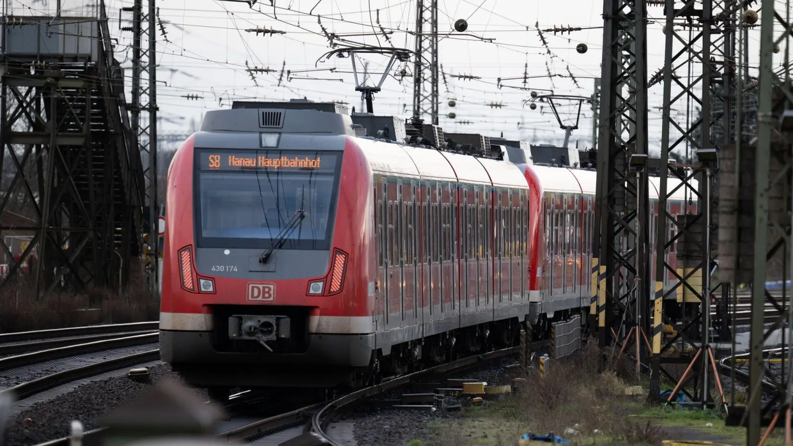 Nach erheblichen Einschränkungen im Bahnverkehr läuft wieder alles planmäßig. (Foto: Sebastian Gollnow/dpa)