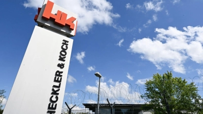 Dunkle Wolken sind in den geschäftlichen Perspektiven von Heckler &amp; Koch nicht zu erkennen. (Foto: Bernd Weißbrod/dpa)