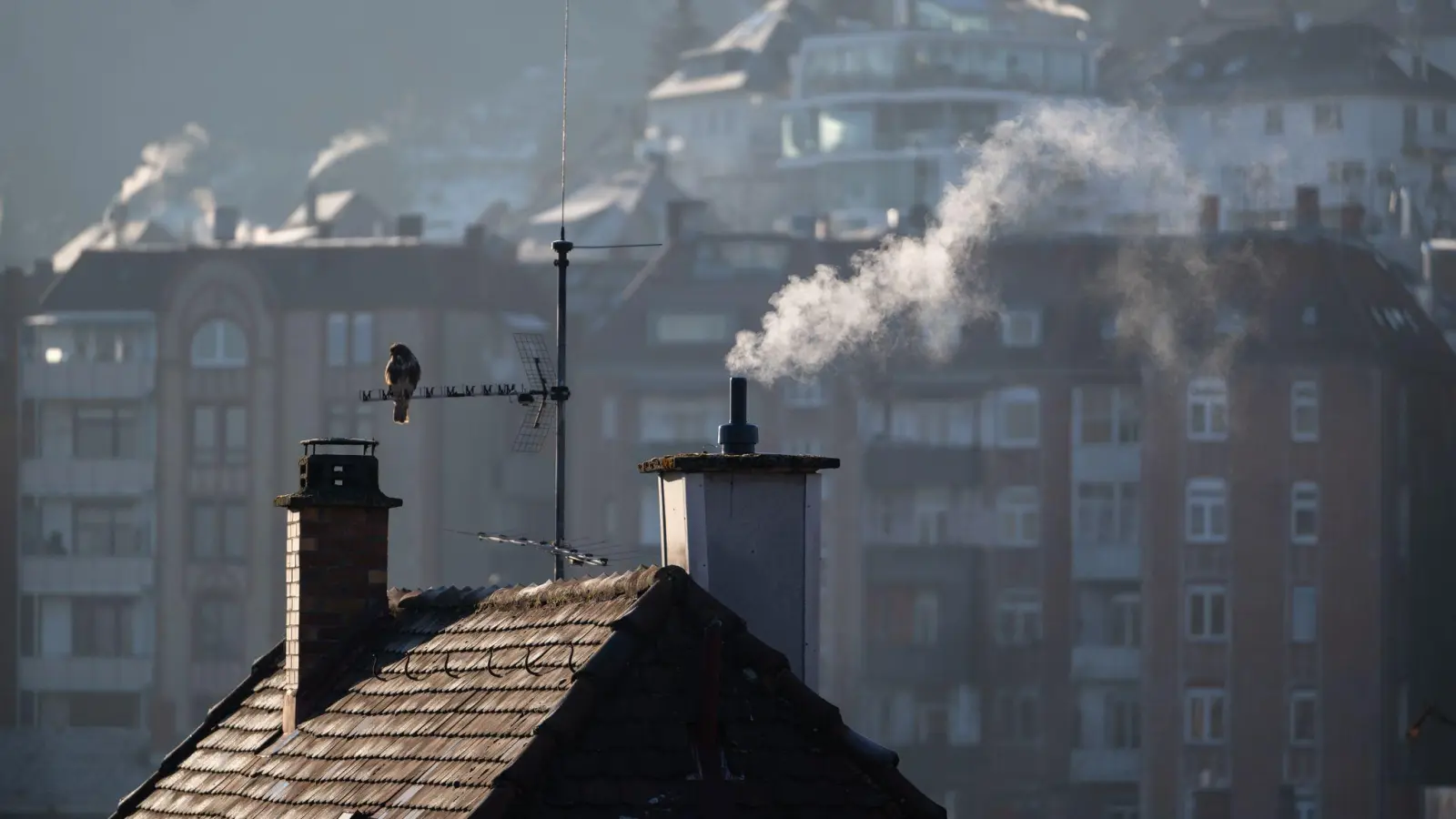 Die Firma Jeremias stellt in Wassertrüdingen Abgastechnik, unter anderem für Schornsteine, her. (Symbolbild: Marijan Murat/dpa)