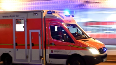 Das Mädchen wurde an einem Kreisverkehr überrollt. (Symbolbild) (Foto: Carsten Rehder/dpa)