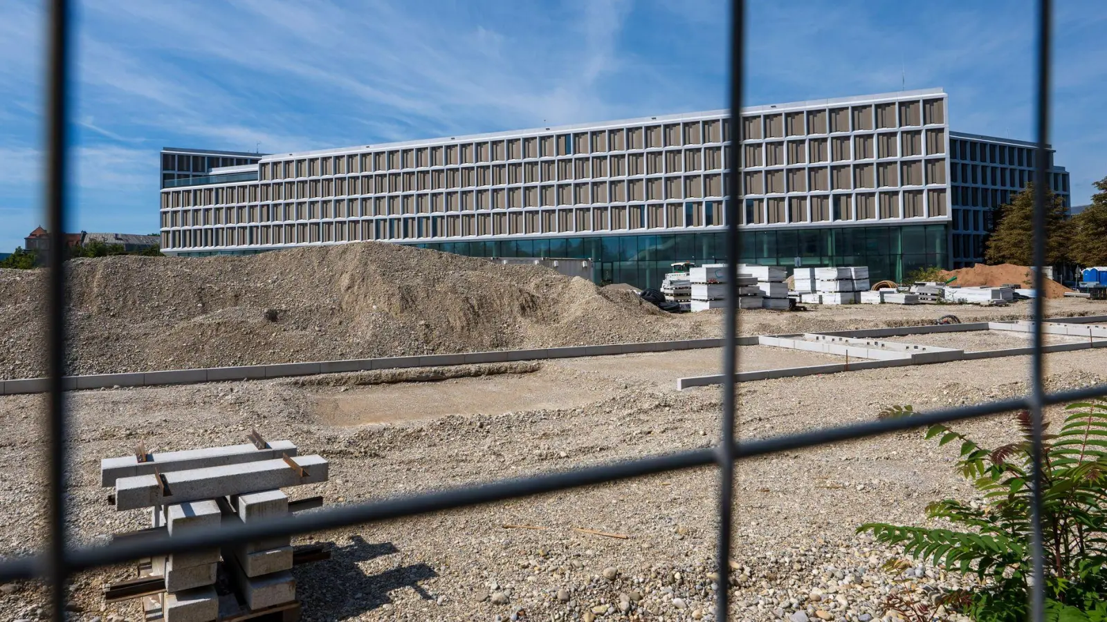 Teurer als geplant, wie so vieles: das neue Strafjustizzentrum in München. (Archivbild) (Foto: Peter Kneffel/dpa)