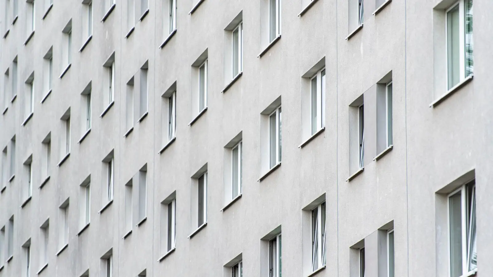 Bewilligt wurde 2022 der Bau von 22.545 Sozialwohnungen. Die Koalition hatte angekündigt, jedes Jahr für 100.000 neue Sozialwohnungen sorgen zu wollen. (Foto: Christophe Gateau/dpa)