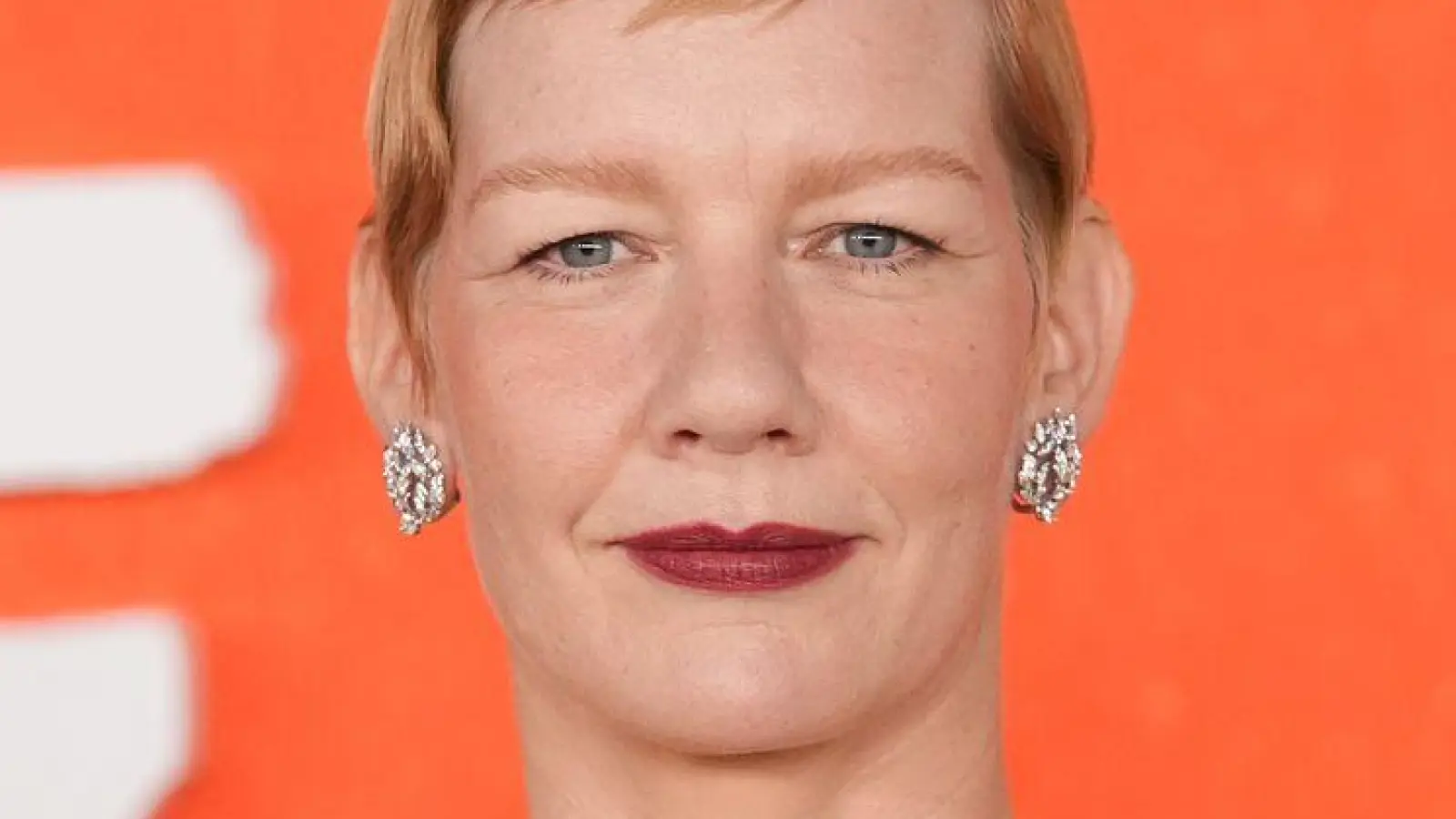Sandra Hüller spielt in „Digger“ die Halbschwester und Geschäftspartnerin des mächtigen Ölbarons Digger Rockwell, gespielt von Hollywood-Star Tom Cruise. (Archivbild) (Foto: Chris Pizzello/Invision/AP/dpa)