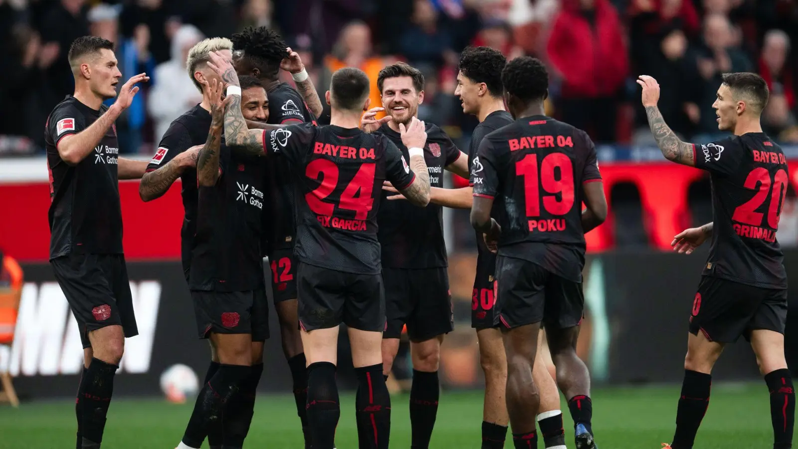 Bayer Leverkusen jubelt über den Treffer zum 2:0.  (Foto: Marius Becker/dpa)