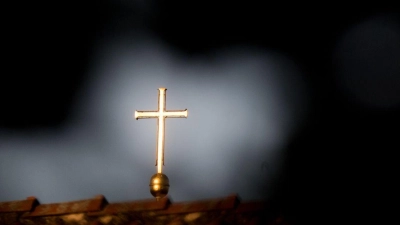 Haben Sie und Ihr Partner unterschiedliche Religionszugehörigkeiten? Dann müssen Sie unter Umständen das sogenannte Kirchgeld zahlen. (Foto: Julian Stratenschulte/dpa/dpa-tmn)