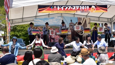 Ihre Verbundenheit zu Deutschland begehen die Bürgerinnen und Bürger in Uchiko jedes Jahr mit einem Deutschlandfest. 2024 waren auch Gäste aus Rothenburg mit dabei.  (Archivbild: Stadt Uchiko)
