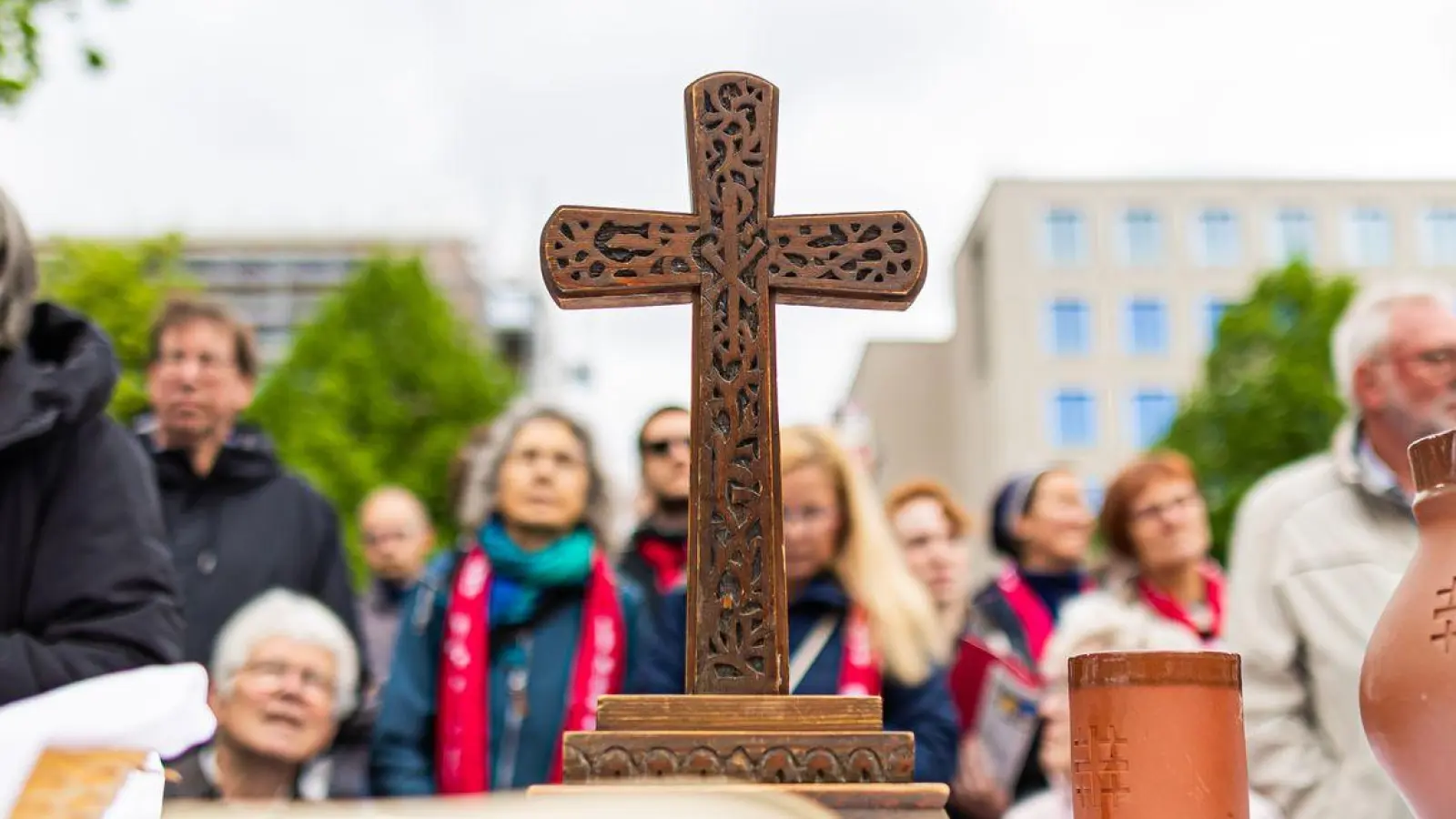 Beim Schlussgottesdienst unterstrich der Kirchentag seinen politischen Anspruch. (Foto: Moritz Frankenberg/dpa)