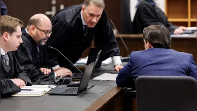 Das Motiv für den Mord soll ein Streit um Unterhaltszahlungen für die beiden Kinder des Angeklagten und seiner Ex-Freundin gewesen sein.  (Foto: Daniel Karmann/dpa)