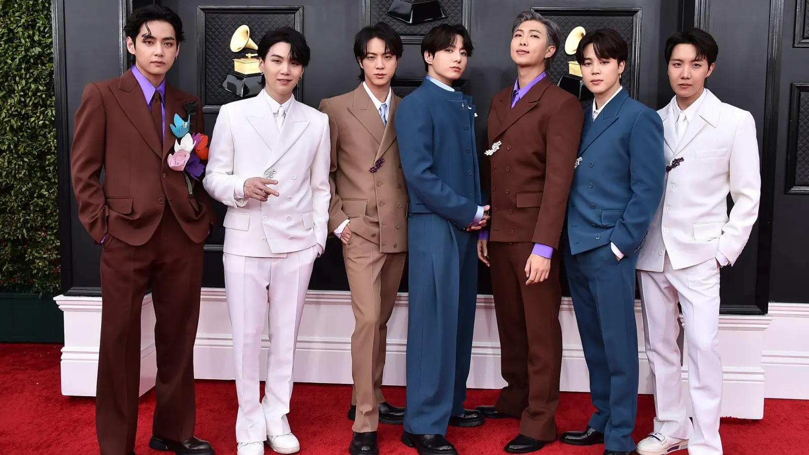 Ein Foto vor ihrem Comeback: BTS bei den Grammy Awards 2022. (Archivbild) (Foto: Jordan Strauss/Invision/AP/dpa)
