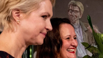 Die SPD hat den Regine-Hildebrandt-Preis verliehen - unter anderem an die Omas gegen Rechts aus Potsdam. (Foto: Fabian Sommer/dpa)