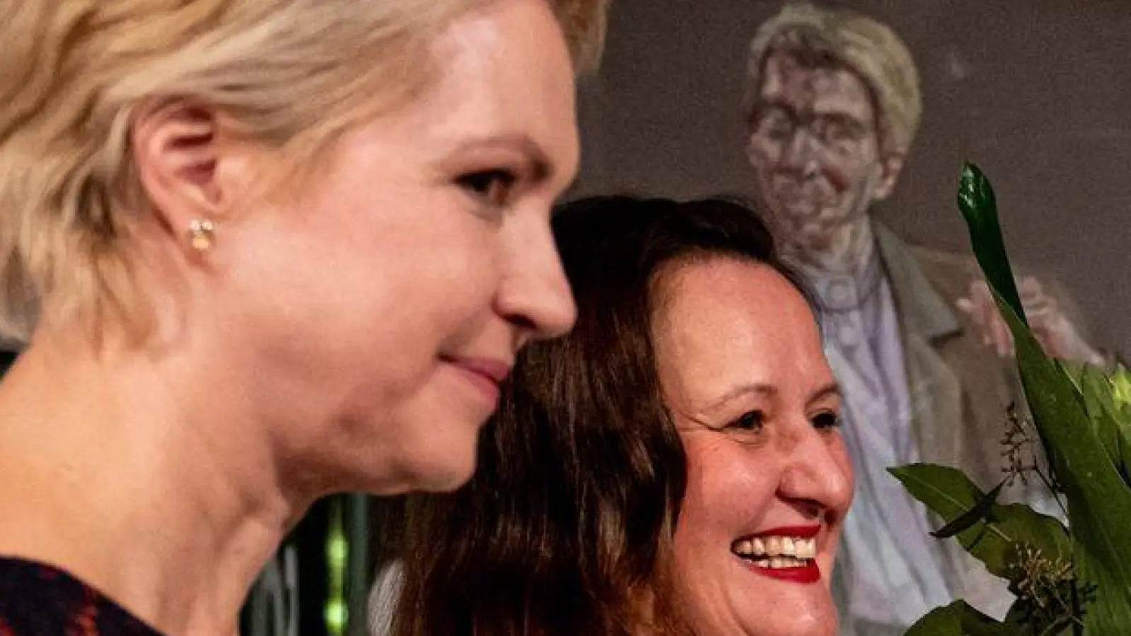 Die SPD hat den Regine-Hildebrandt-Preis verliehen - unter anderem an die Omas gegen Rechts aus Potsdam. (Foto: Fabian Sommer/dpa)