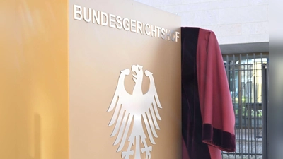 Die rote Robe ist seit Jahrzehnten Amtstracht an Deutschlands obersten Gerichtshöfen. (Foto: Uli Deck/dpa)