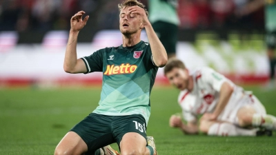 Steht als erster Absteiger aus der 2. Bundesliga fest: Jahn Regensburg.  (Foto: Marius Becker/dpa)