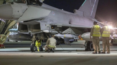 Vor rund zwei Wochen hatten US-Flugzeuge Stellungen der Terroristen attackiert. (Handout) (Foto: Sgt Lee Goddard/Ministry of Defence/PA/dpa)