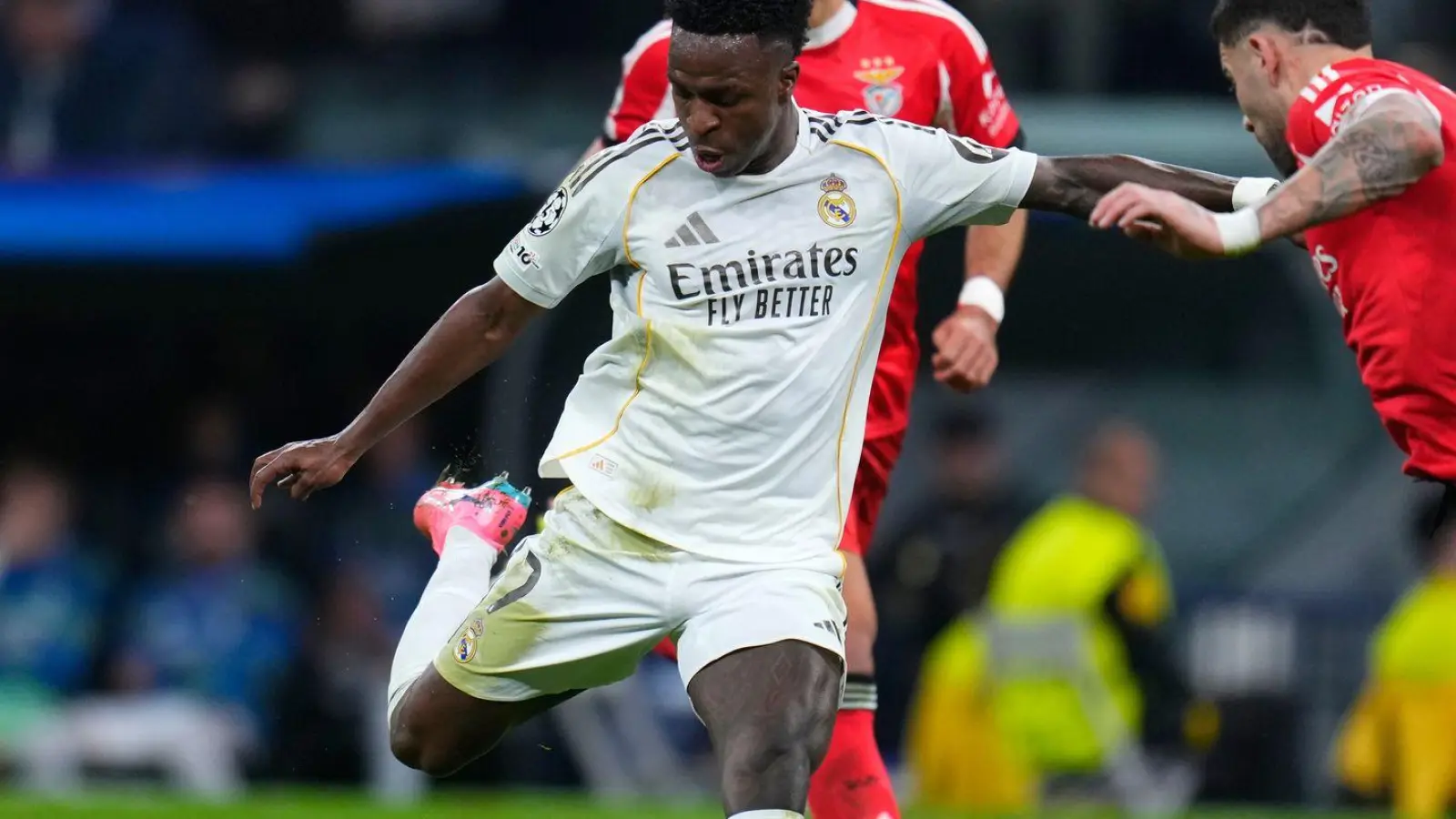 Vinicius Junior (in Weiß) war erneut Reals Siegtorschütze gegen Benfica. (Foto: Manu Fernandez/AP/dpa)