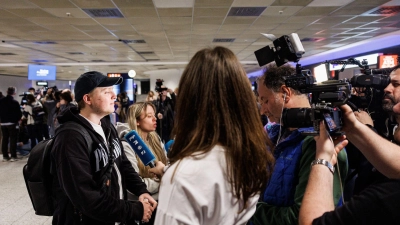 „Natürlich ist es beunruhigend, wenn man Raketen über die Köpfe fliegen sieht“, sagt Carl Wagener. (Foto: Hannes P. Albert/dpa)