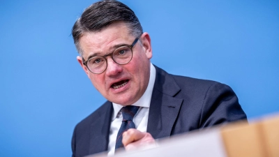 Boris Rhein (CDU), Ministerpräsident von Hessen, pocht auf den Verbleib der Commerzbank in Frankfurt. (Archivbild) (Foto: Michael Kappeler/dpa)