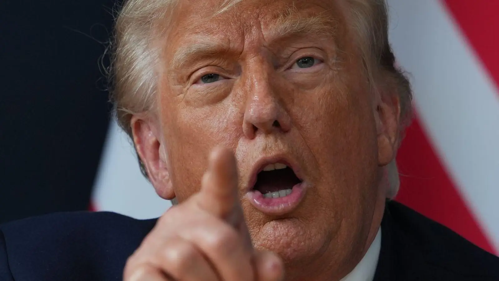 Der US-Präsident drohte mehrfach mit der Annexion Grönlands. (Archivbild) (Foto: Julia Demaree Nikhinson/AP/dpa)