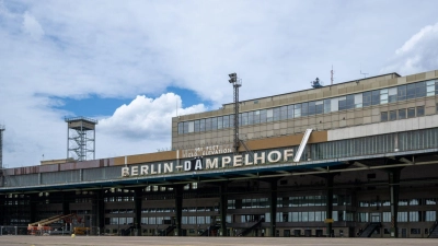 Aus Tempelhof wird DÄmpelhof (Foto: Monika Skolimowska/dpa)