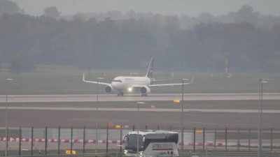 Am Morgen wurde der Flugbetrieb wieder aufgenommen. (Foto: Enrique Kaczor/onw-images/dpa)