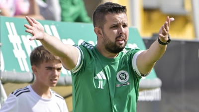 Der Einsatz von Ansbachs U19-Trainer Jonas Langer in der Hinrunde hat sich gelohnt: Seine Mannschaft steht mit fünf Punkten Vorsprung an der Tabellenspitze der Landesliga. (Foto: Martin Rügner)