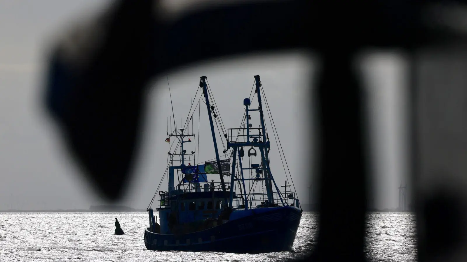 Fischer warten jährlich auf die EU-Entscheidungen zu erlaubten Fangmengen. (Symbolbild)  (Foto: Frank Molter/dpa)