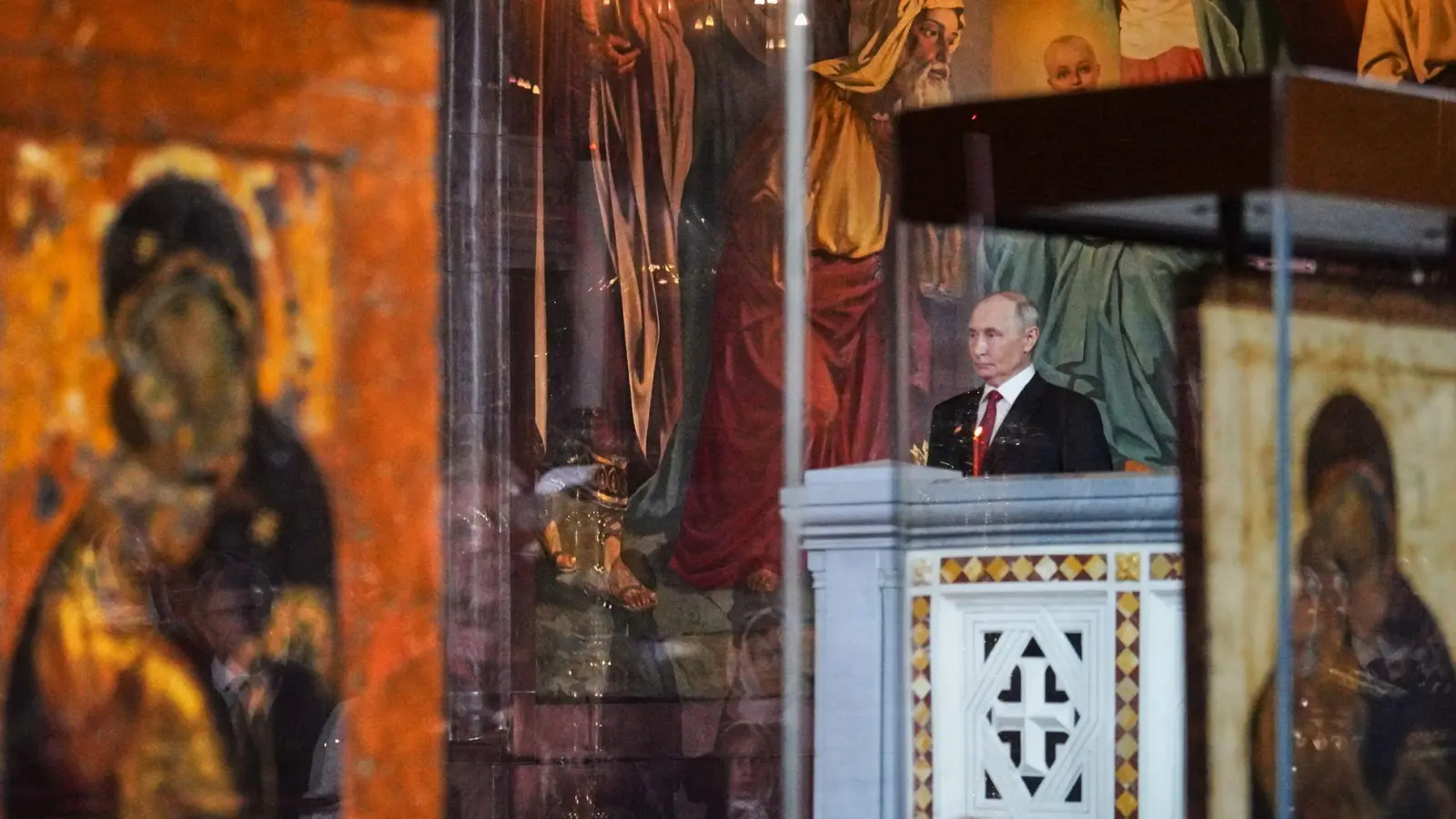 Kremlchef Wladimir Putin hat zum orthodoxen Osterfest eine Waffenruhe in seinem Angriffskrieg gegen die Ukraine angeordnet. (Foto: Oleg Varov/Russian Orthodox Church Press Service/AP/dpa)