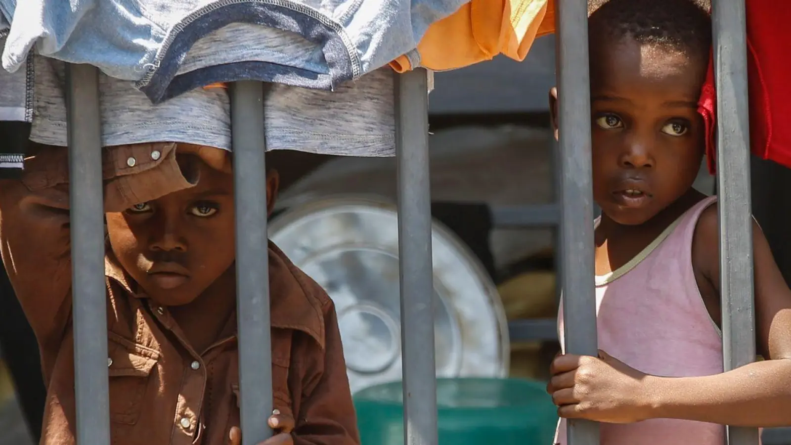 Kinder in einer Unterkunft für Familien, die durch Bandengewalt vertrieben wurden. (Foto: Odelyn Joseph/AP/dpa)