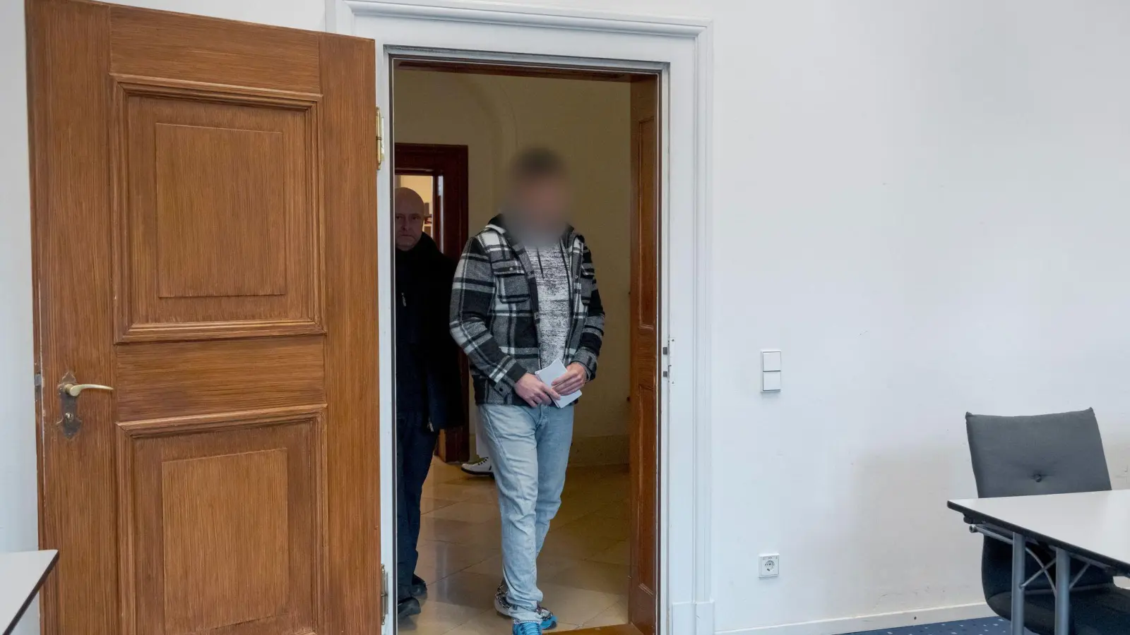 Der 39-Jährige hatte die gegen ihn erhobenen Vorwürfe nach Gerichtsangaben im Wesentlichen eingeräumt, einen Tötungsvorsatz bei seinem Angriff auf den Jungen aber bestritten. (Archivbild) (Foto: Daniel Vogl/dpa)