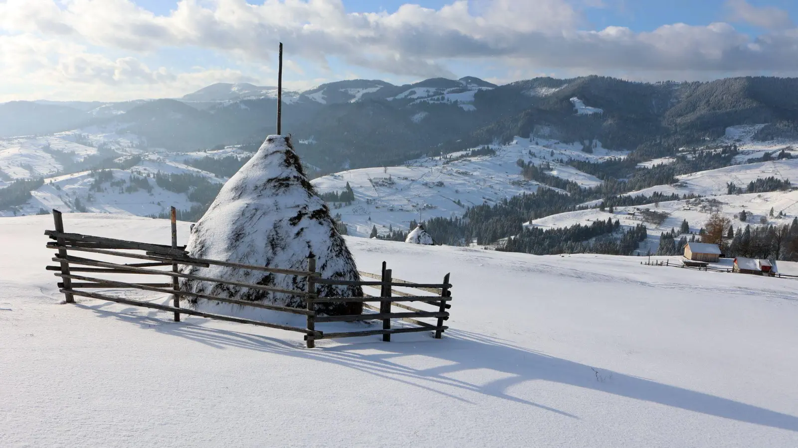 Mehrere Hundert Millionen Euro will ein ukrainisches Unternehmen in den Bau von Hotelkomplexen und Skiliften in den Karpaten in der Westukraine investieren. (Archivbild) (Foto: ---/https://photonew.ukrinform.com/ Ukrinform/dpa)