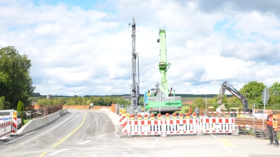 Am Samstagmorgen wird die Aischbrücke bei Gutenstetten wieder für den Verkehr freigegeben. (Foto: Christa Frühwald)