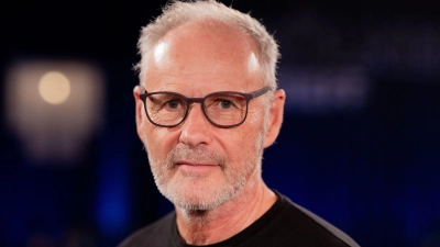 Der Moderator, Musiker und Autor Reinhold Beckmann hat wegen eines Wasserschadens sein Zuhause in Hamburg verloren. (Archivbild) (Foto: Rolf Vennenbernd/dpa)