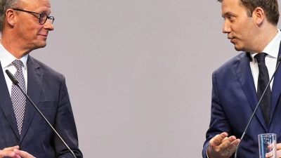 CDU-Chef Merz und SPD-Chef Klingbeil schließen Steuererhöhungen nicht für immer aus. (Archivbild) (Foto: Michael Kappeler/dpa)