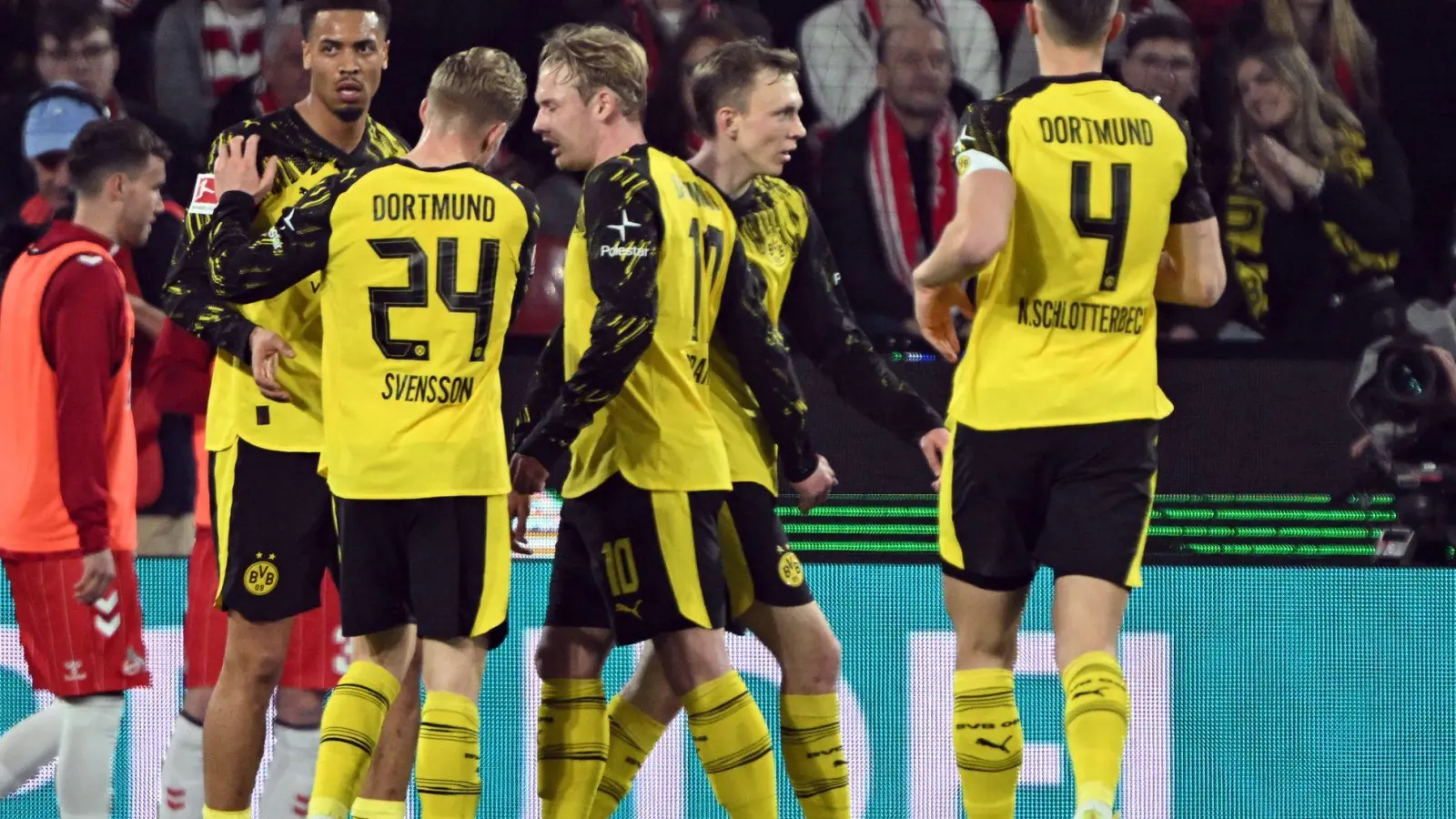 Gegen zehn Kölner hatte Dortmund zunächst leichtes Spiel (Foto: Federico Gambarini/dpa)