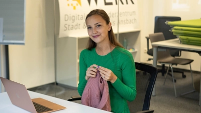 Julia Gleiß an der Arbeit für ihr nächstes Kleidungsstück.  (Foto: Kimberly Meike )
