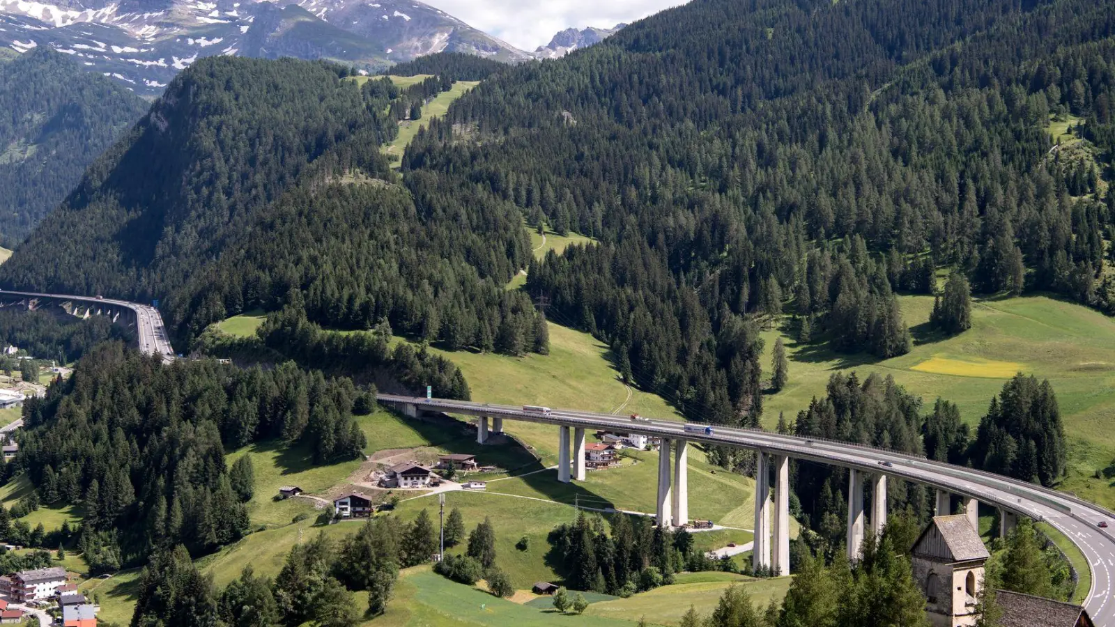 Anwohnerinnen und Anwohner planen eine Demonstration - auf der Brennerautobahn, die dafür gesperrt werden soll. (Archivbild) (Foto: Sven Hoppe/dpa)