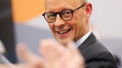 Ein „normaler Arbeitstag“ für den Kanzler - mit Einschränkungen. (Foto: Christoph Reichwein/dpa)