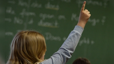 Zu viele Kinder und Jugendliche in Deutschland erwerben die Mindestkompetenzen nicht mehr (Illustration). (Foto: Marijan Murat/dpa)