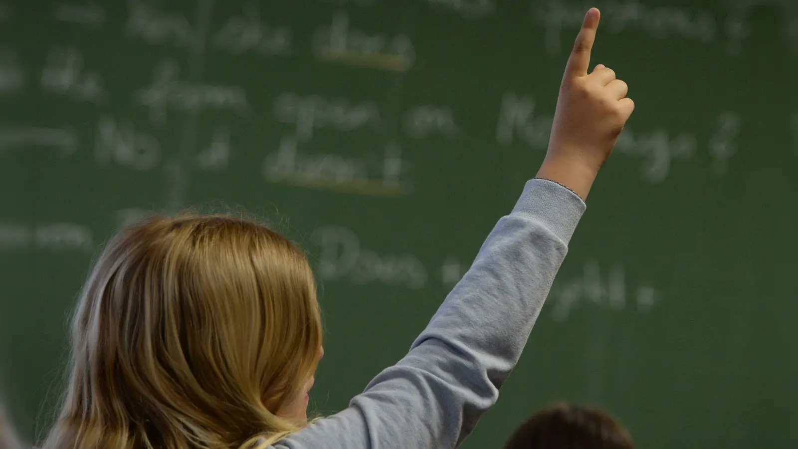 Zu viele Kinder und Jugendliche in Deutschland erwerben die Mindestkompetenzen nicht mehr (Illustration). (Foto: Marijan Murat/dpa)