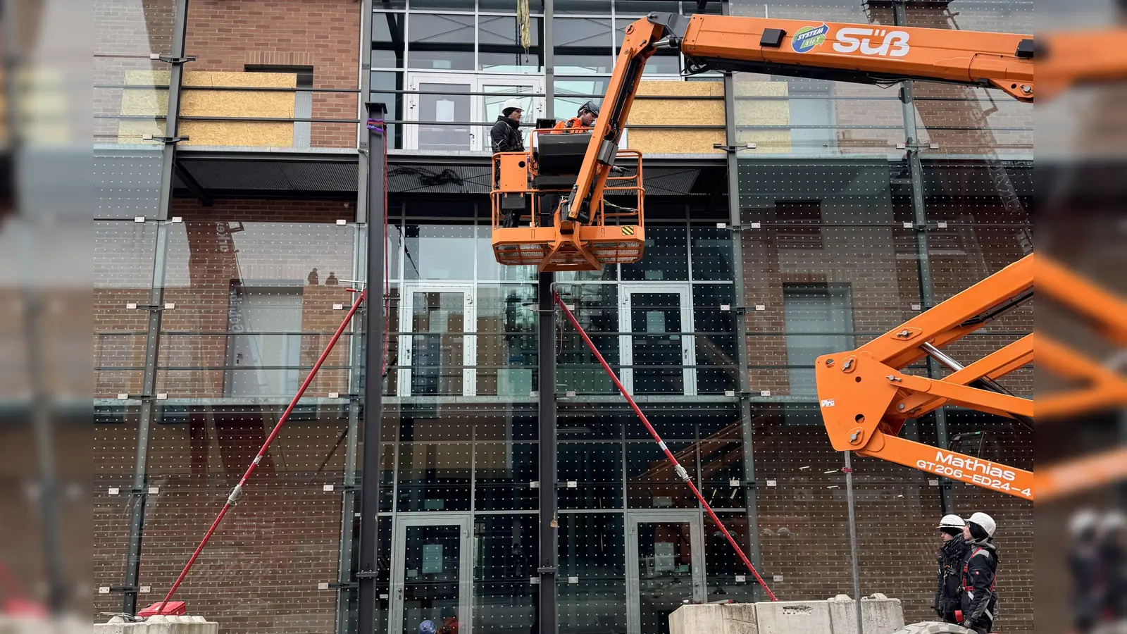 Die Brücke verbindet das Hochschulgebäude mit dem Brücken-Center. (Foto: Evi Lemberger)