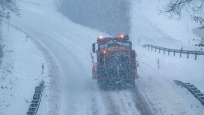 Der Deutsche Wetterdienst erwartet für den Sonntag Neuschnee in Bayern. (Archivbild) (Foto: Armin Weigel/dpa)