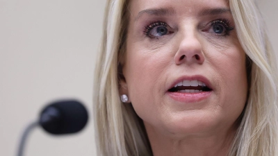 US-Justizministerin Pam Bondi muss sich kritischen Fragen vor einem Ausschuss stellen. (Foto: Tom Brenner/AP/dpa)