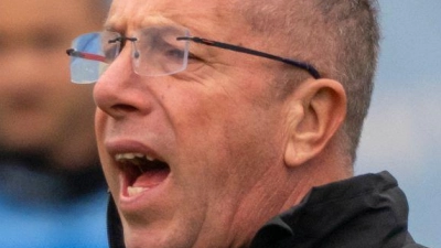 „Löwen“-Trainer Markus Kauczinski musste mit seinem Team eine klare Niederlage in Regensburg hinnehmen. (Archivbild) (Foto: Peter Kneffel/dpa)