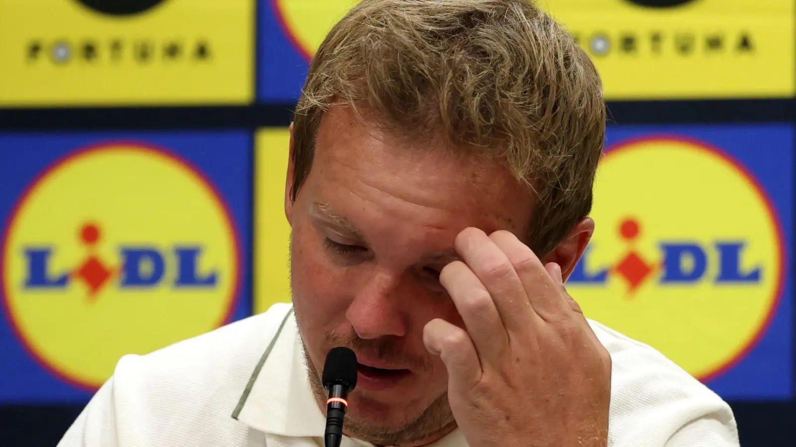 Julian Nagelsmann muss schnell Antworten finden.  (Foto: Christian Charisius/dpa)